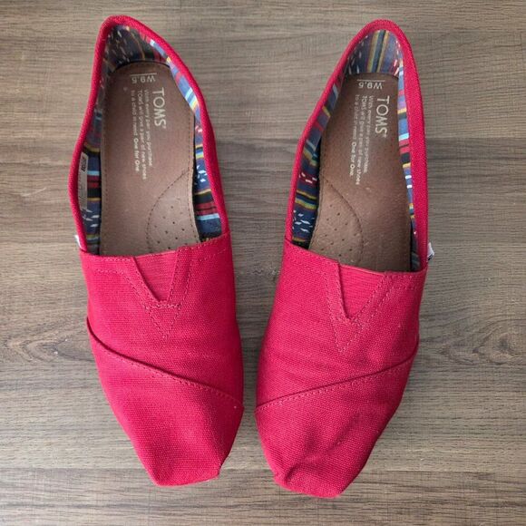 NEVER WORN TOMS RED FABRIC UPPER SLIP ON FLATS SIZE 9.5 WOMENS - Picture 2 of 14